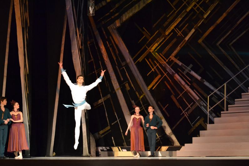 Этот балет войдёт в репертуар театра и должен занять там достойное место: он обещает стать одним из самых потрясающих и роскошных. 