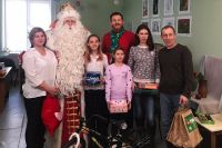 Дед Мороз и семья Скоковых