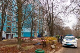 В Днепре во дворе жилого дома взорвалась граната: есть жертва