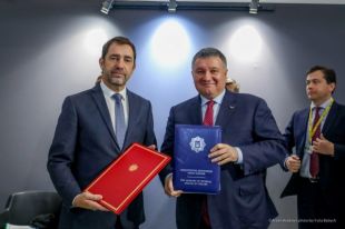 Украина и Франция подписали договор о поставке 20 патрульных катеров