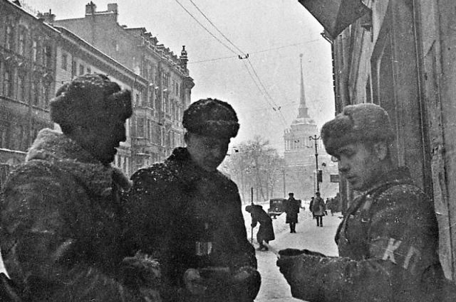Блокадный Ленинград. Проверка документов. 1942.
