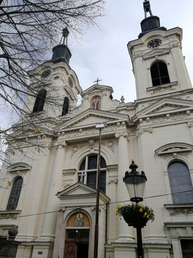 Собор святого Николая внешне поход на католический, потому что строился под влиянием барокко.