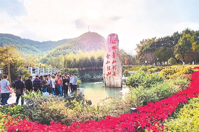 Раньше заводы приносили селу Юй 3 миллиона юаней в год, а теперь туристы – 5 миллионов (45 млн рублей). 