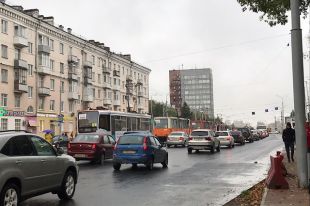 На путях на перекрёстке улиц Циолковского и Уральской произошло ДТП.