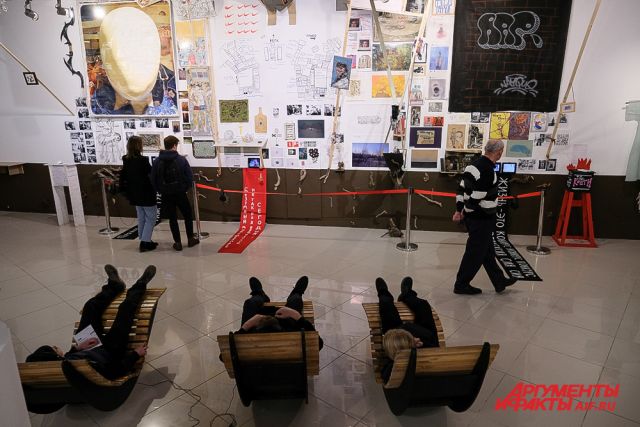Работы удмуртских художников представили в Перми на выставке «Земля Музъем»