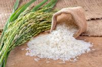 В Тюмень из Казахстана пытались провезти 500 кг риса в сомнительной таре