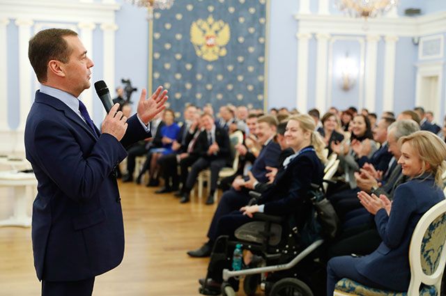 Председатель «Единой России» Дмитрий Медведев проводит рабочую встречу с региональными представителями партии.