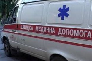 Под Киевом внедорожник врезался в дерево, пассажир в коме