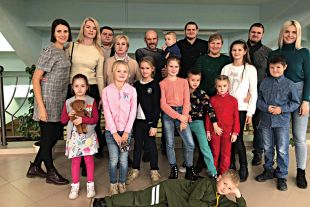 В семье Костиковых пятеро детей и 13 внуков. Вместе работают, вместе отдыхают.