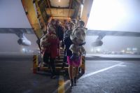 Спецрейсом МЧС России 19 ноября в Москву доставлены 32 ребенка из иракского Багдада.