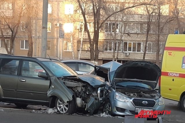 В Оренбурге на проспекте Победы произошла авария.