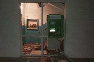 ЧП в Харьковской области неизвестные взорвали банкомат и похитили деньги