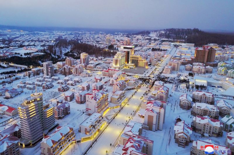 Вид на город Самджиён в КНДР.