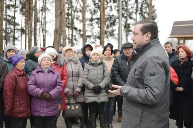 Губернатор в Дорогобуже пообщался с местными жителями, которые высказали свои пожелания о том, каким хотели бы видеть новый парк.