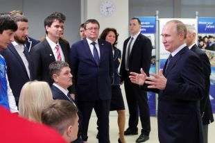 Президент России Владимир Путин на встрече с российскими спортсменами-паралимпийцами.