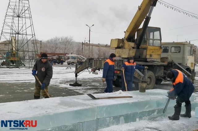 В Новотроицке начали возводить ледовый городок стоимостью 1,5 млн. 