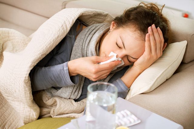 Каждый из 200 вирусов ОРВИ поражает организм по-своему: чем грипп отличаетс