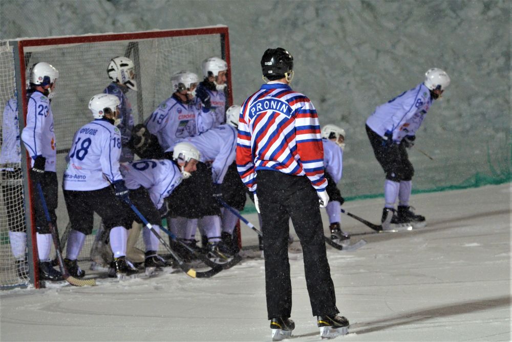 На домашней арене хоккейный клуб «Мурман» играл с ХК «Строитель» из Сыктывкара.