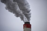 Выбросы в атмосферу в результате работы промышленных предприятий составляют около 300 тонн.