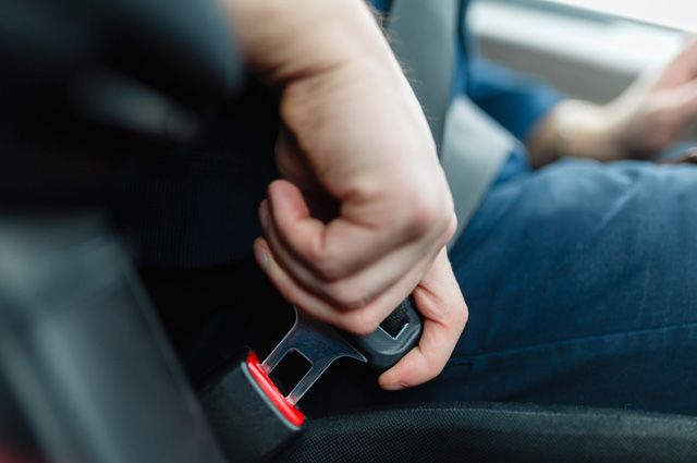 Штраф за непристегнутый ремень безопасности водителя или пассажира в 2020 году - суммы и размеры наказания