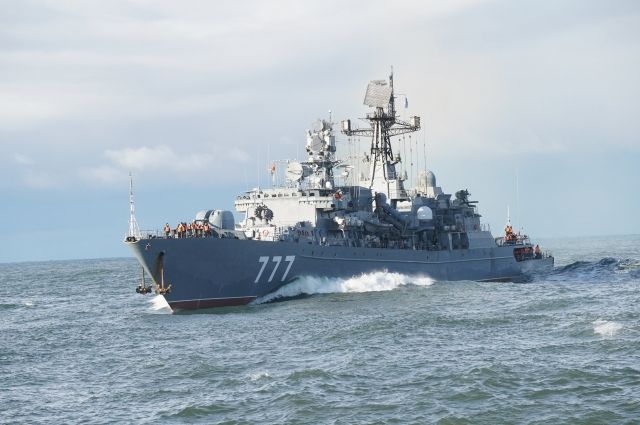 Корабли Балтийского флота провели гражданские суда в Аравийское море