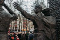 В сквере Губкина открыли мемориал погибшим тюменским военнослужащим 