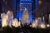 Рождественская елка у Рокфеллер-центра в Нью-Йорке, США.