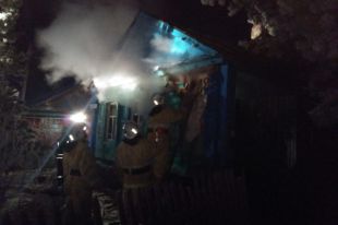 В селе Тоцкое при пожаре в частном доме погибли два мужчины.