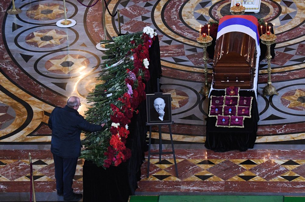 Прощание с бывшим мэром Москвы Юрием Лужковым в храме Христа Спасителя.