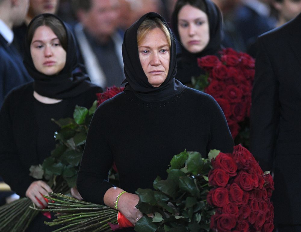 Вдова Юрия Лужкова Елена Батурина (в центре) и его дочери — Елена (справа) и Ольга (слева).