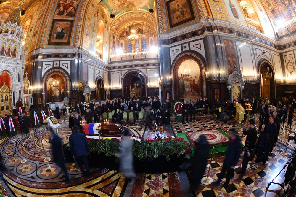 Прощание с бывшим мэром Москвы Юрием Лужковым в храме Христа Спасителя.