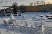 В Берёзовском четыре ёлки и все натуральные: две растущие и две срубленные. На главной городской площади установлена ель, снежные фигуры, горки и лабиринт.