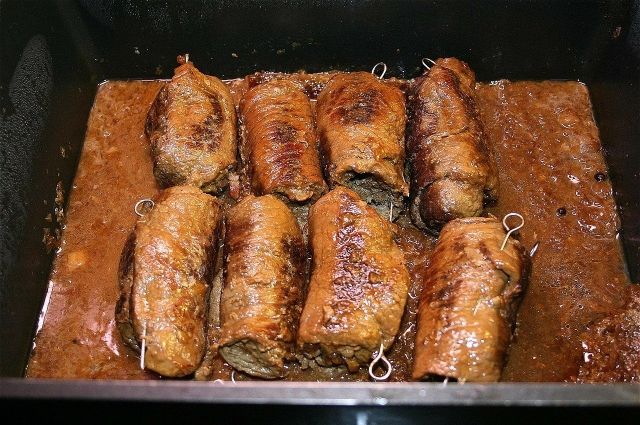 Рулетики из свинины с начинкой в духовке — рецепт с фото пошагово