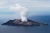 Извержение вулкана на острове Уайт-Айленд в Новой Зеландии.