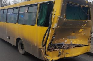 В Киеве произошло ДТП с участием маршрутки: пять пострадавших