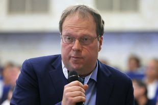 Заместитель секретаря Общественной палаты Российской Федерации, член-корреспондент РАО, Заслуженный юрист РФ Владислав Гриб.