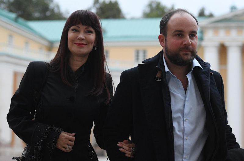 Нонна Гришаева (48) и Александр Нестеров (36).
