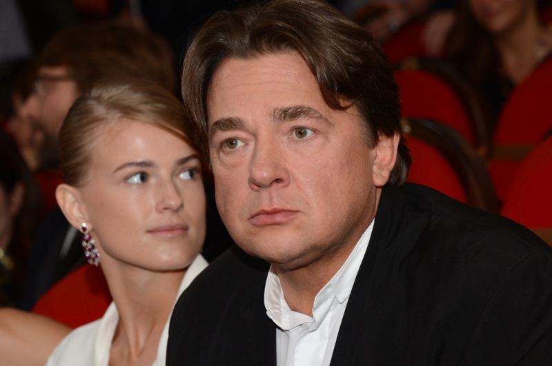 Константин Эрнст (58) и Софья Эрнст (31).