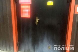 В Ровно неизвестные прикрепили предпринимателю к входным дверям гранату