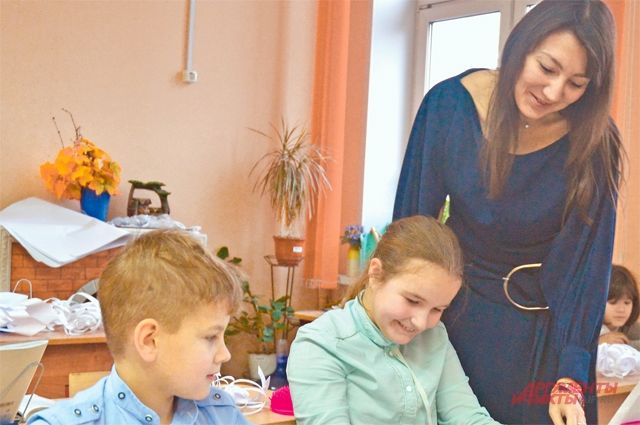 Елена Денисова 10 лет работает учителем начальных классов.