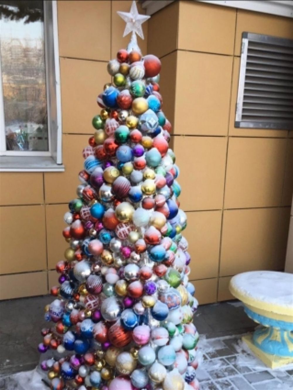 А в этой красавице больше 500 именных шаров!