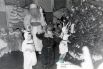 Воспитанники и сотрудники детского сада во время новогоднего праздника. Пермь, 1946-1957 годы.