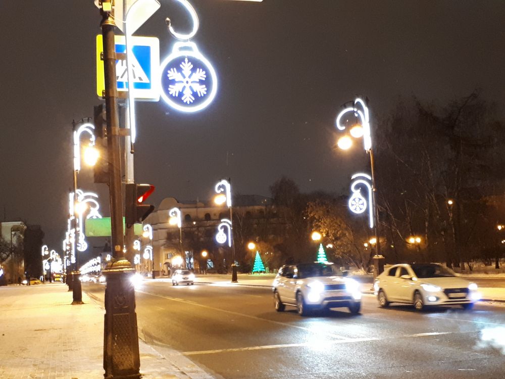 Яркие огни города.