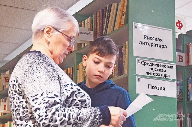 В 2017 году библиотека № 221 получила имя поэта Роберта Рождественского.