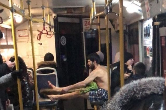 Фотография мужчины, сделанная пассажиркой автобуса, попала в интернет.