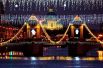 Новогодняя подсветка моста Ломоносова в Санкт-Петербурге.