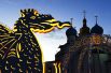 Новогодняя иллюминация и герб Казани у Благовещенского собора Казанского кремля.