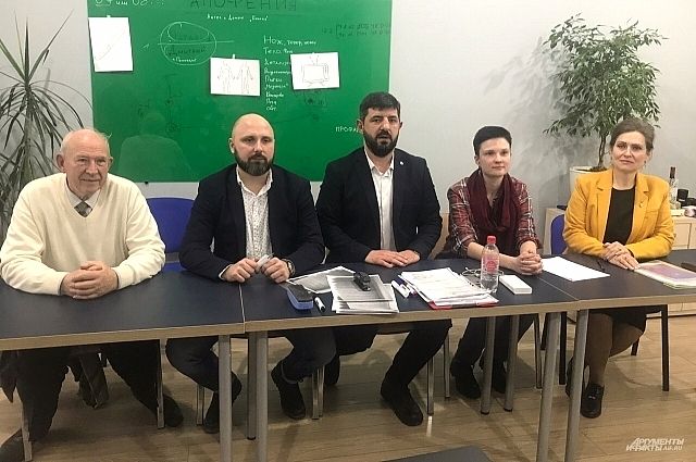 Адвокаты, защищающие супругов Бакшеевых, во время пресс-конференции в Краснодаре.