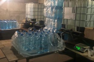 В Харькове полицейские обнаружили 12 тонн нелегального спирта в гараже