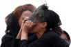 Родственники оплакивают погибших при крушении самолета Boeing 737 авиакомпании Ethiopian Airlines, упавшего в Эфиопии недалеко от города Дэбрэ-Зэйт в марте. На борту летевшего в Найроби самолета находились 157 человек, никто не выжил.